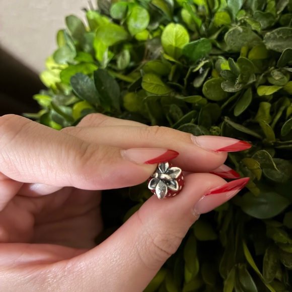 James Avery Enamel Wild Strawberry Charm - Picture 2 of 3